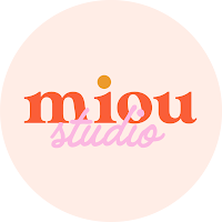 Logo de Miou Studio • Graphiste, identité visuelle, spécialiste couleur • La Rochelle